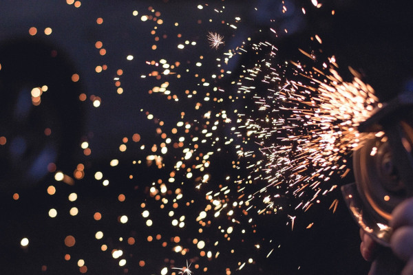 sparks-692122_1920.jpg
